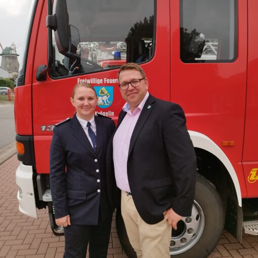Jugendwartin Stefanie Schümann und Bürgermeister Thomas Gutteck